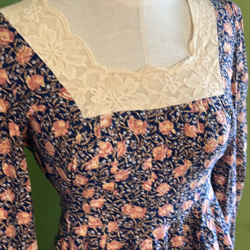 vintage 70s Jodi T of California floral maxi w/lace neckline - Picture 2 of 7